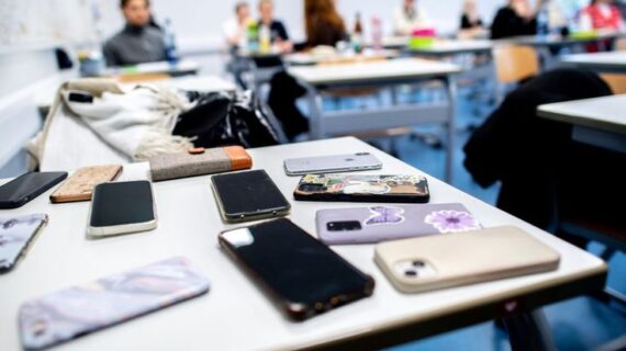 Mengatasi Masalah Umum Smartphone Pelajar: 369 Service HP Kebumen Siap Membantu
