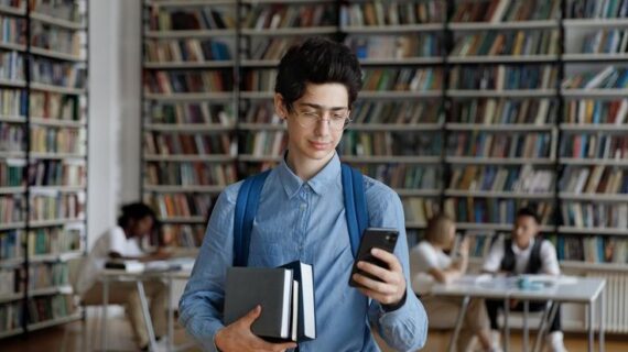 Dampak Positif Penggunaan Smartphone di Kebumen: 369 Service HP sebagai Mitra Solusi