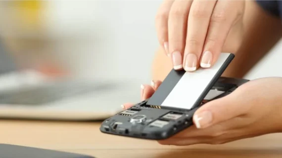 HP Mati Total Setelah Digunakan Intensif Saat Lebaran? Bawa ke 369 Service HP Kebumen!