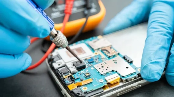 Service HP vs Beli Baru, Mana yang Lebih Untung? Ini Perhitungannya